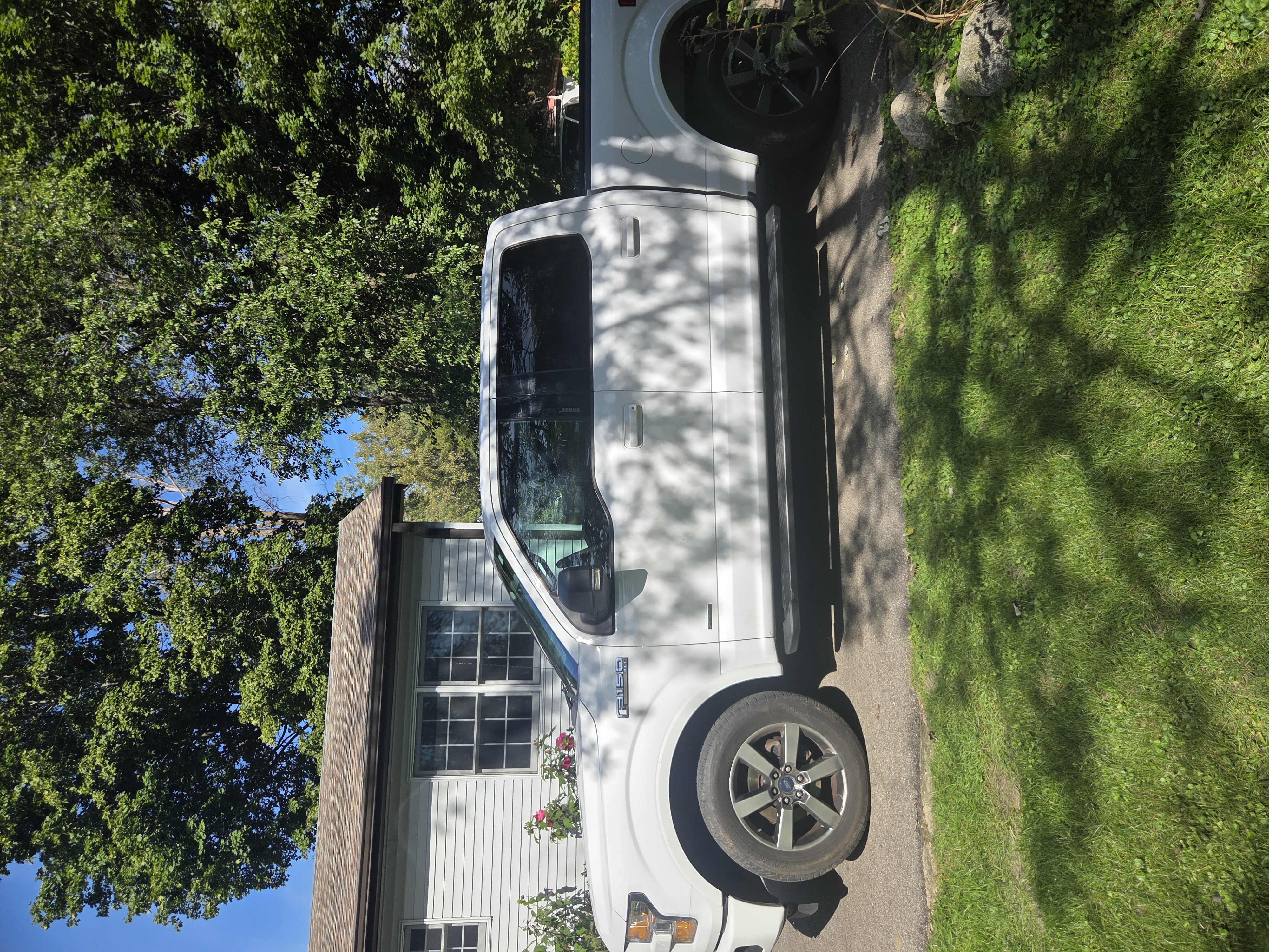 Used 2017 Ford F150 XLT w/ Equipment Group 302A Luxury AWD/4WD image 5