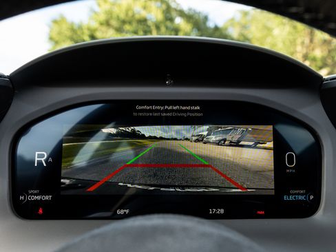 Used 2023 McLaren Artura image 19