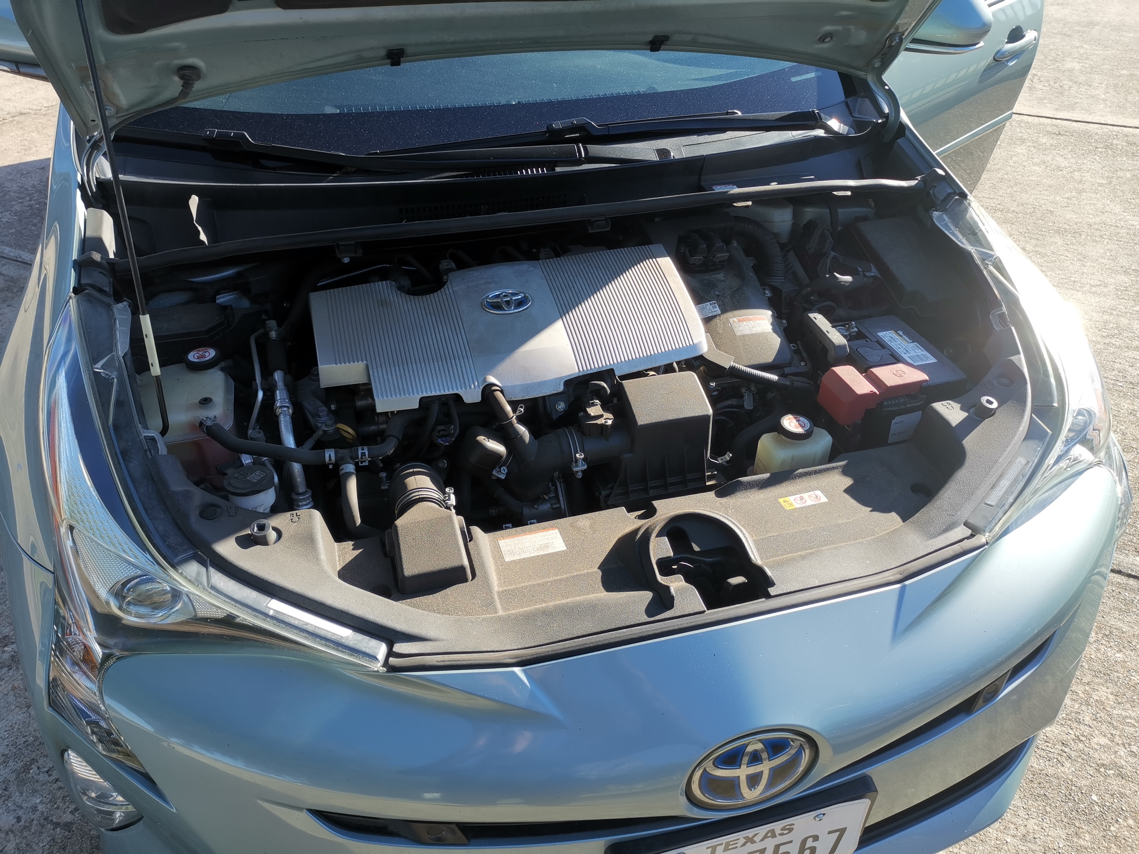 Used 2018 Toyota Prius Three Touring FWD image 2