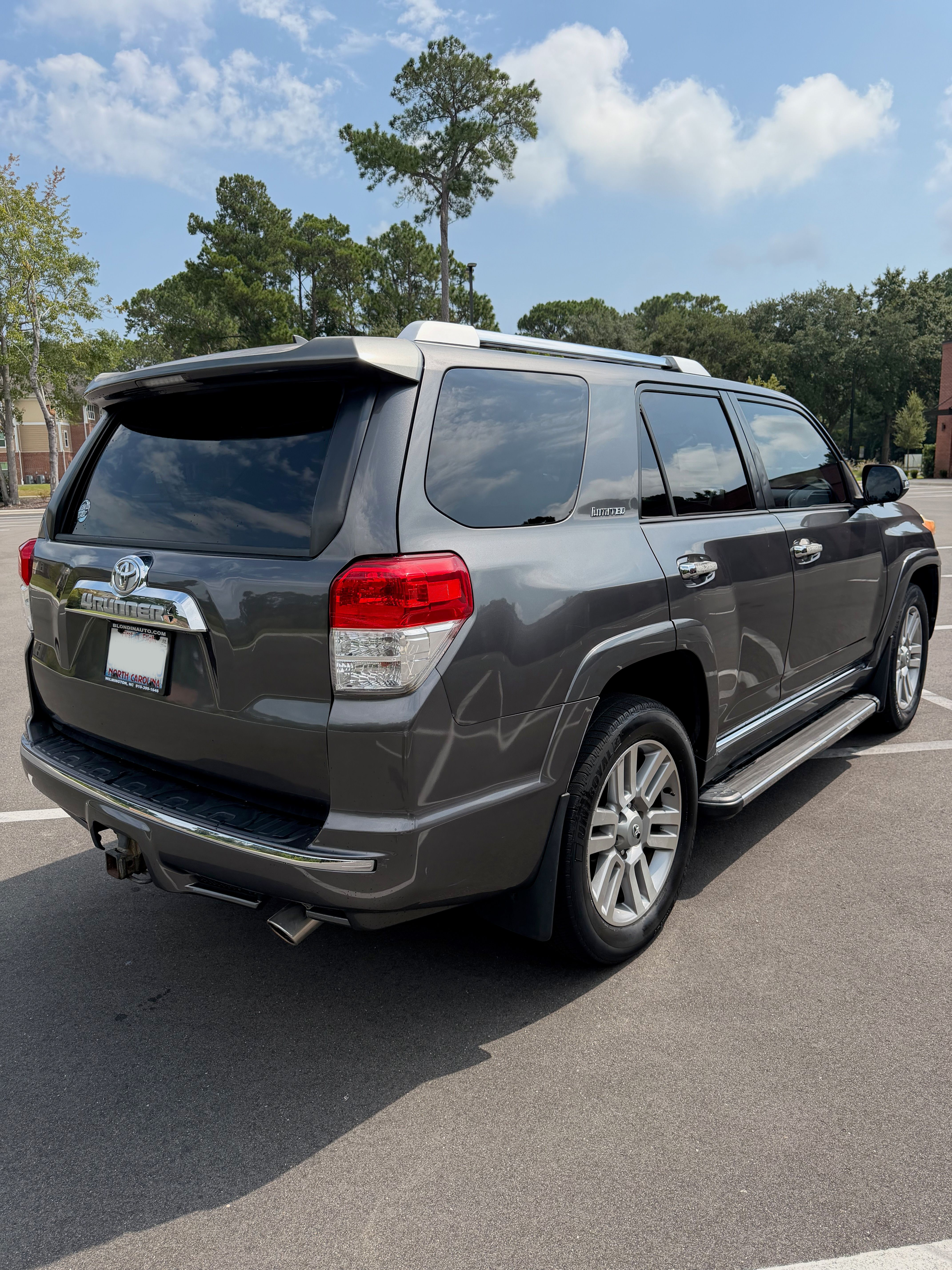 Used 2011 Toyota 4Runner Limited AWD/4WD image 9