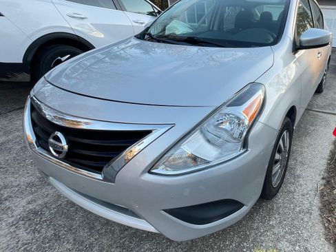 Used 2018 Nissan Versa SV image 1