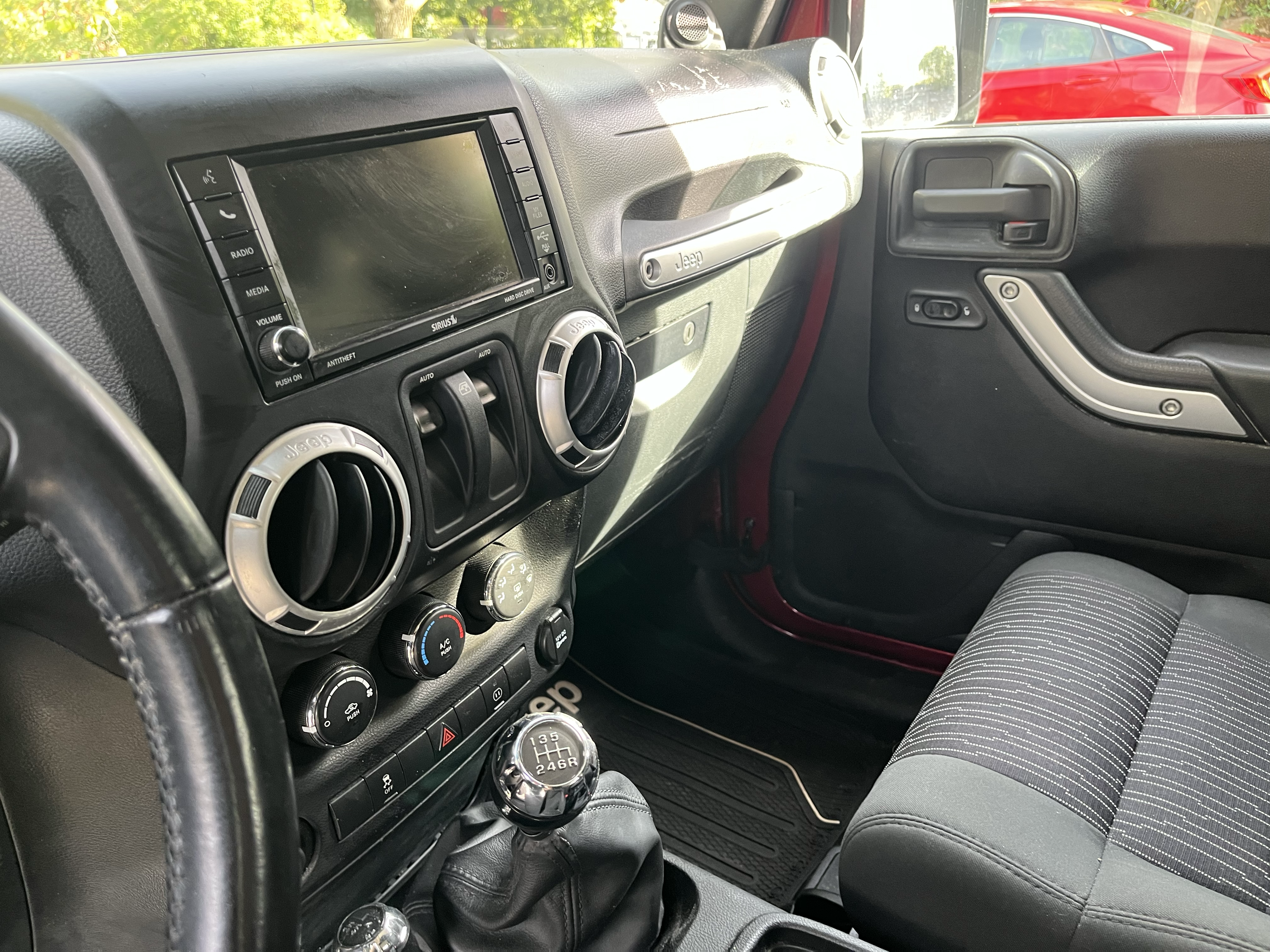 Used 2012 Jeep Wrangler Sahara w/ Connectivity Group AWD/4WD image 19