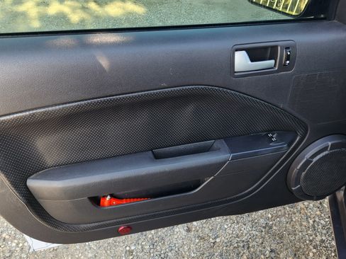 Used 2006 Ford Mustang GT image 10