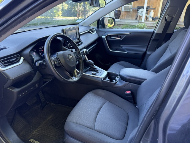Used 2020 Toyota RAV4 XLE w/ XLE Grade Weather Package AWD/4WD image 2