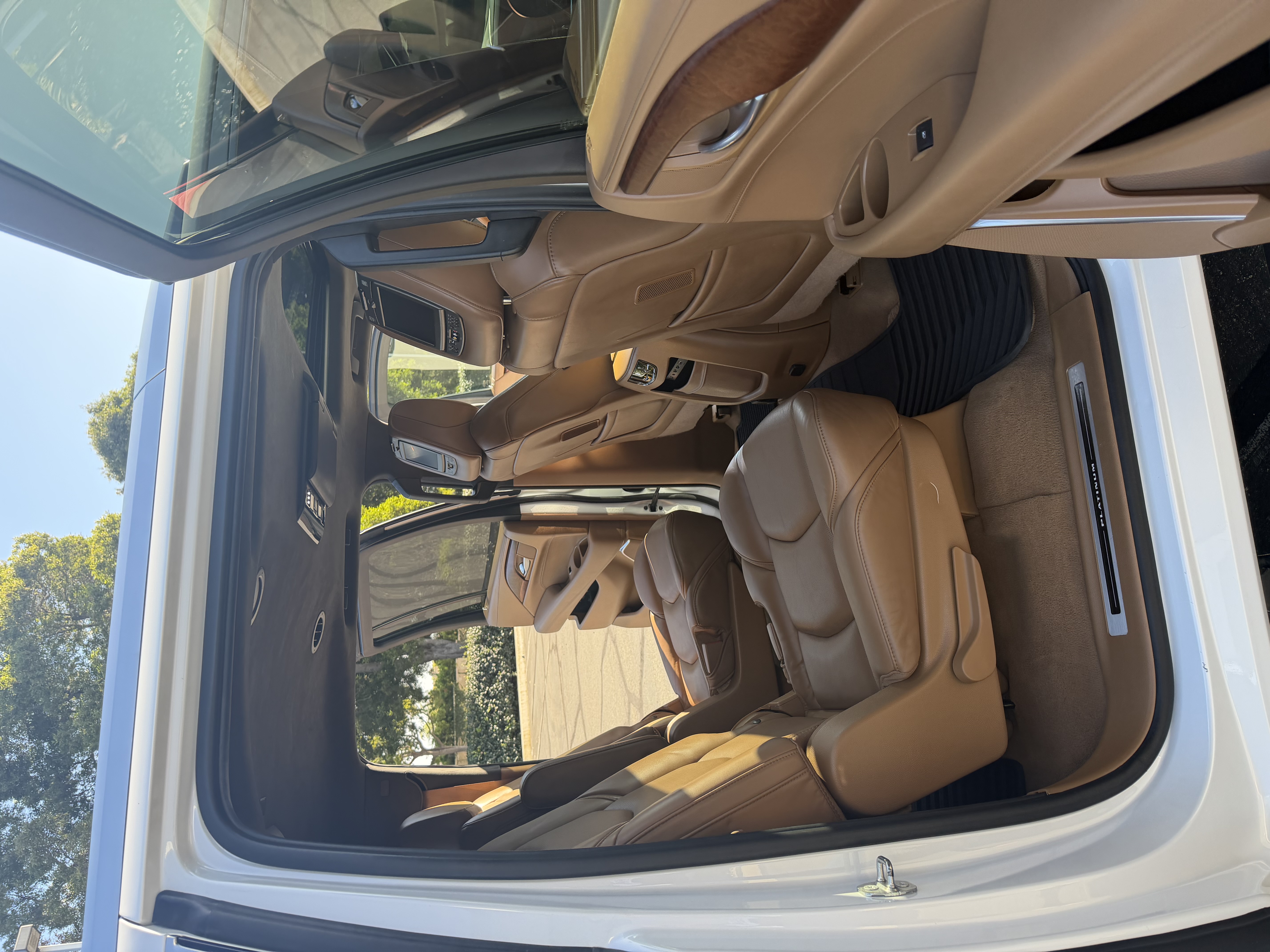 Used 2017 Cadillac Escalade ESV Platinum AWD/4WD image 15