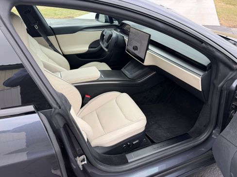 Used 2021 Tesla Model S Plaid image 13