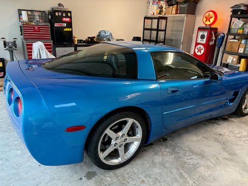 Used 1998 Chevrolet Corvette Coupe w/ Memory Pkg image 10