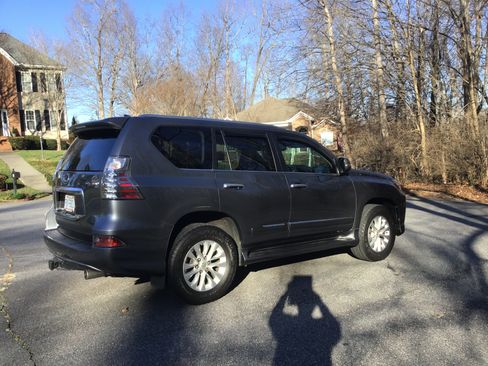 Used 2016 Lexus GX 460 image 1