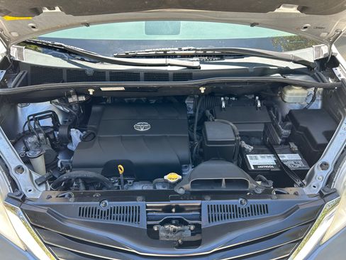 Used 2011 Toyota Sienna LE image 22