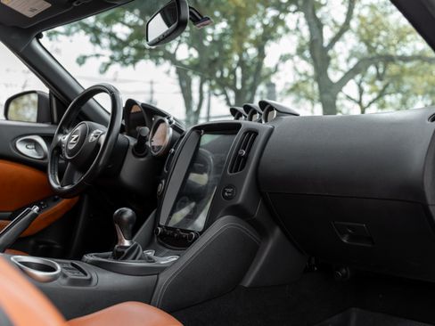 Used 2009 Nissan 370Z Touring w/ Sport Pkg image 30