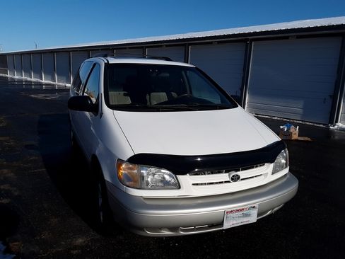 Used 1999 Toyota Sienna XLE image 6