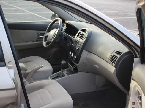 Used 2007 Kia Spectra EX image 13