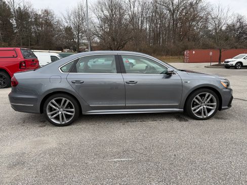 Used 2017 Volkswagen Passat 1.8T R-Line w/ R-Line Lighting Package image 6