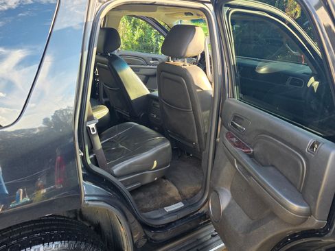 Used 2011 GMC Yukon Denali image 9