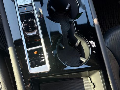 Used 2025 Volkswagen Atlas Cross Sport SEL R-Line image 30