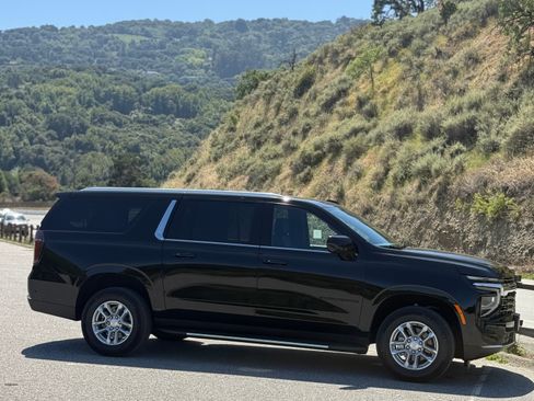 Used 2026 Chevrolet Suburban LT w/ LPO, Dark Essentials Package AWD/4WD image 2