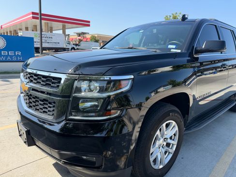 Used 2017 Chevrolet Suburban LT RWD image 1