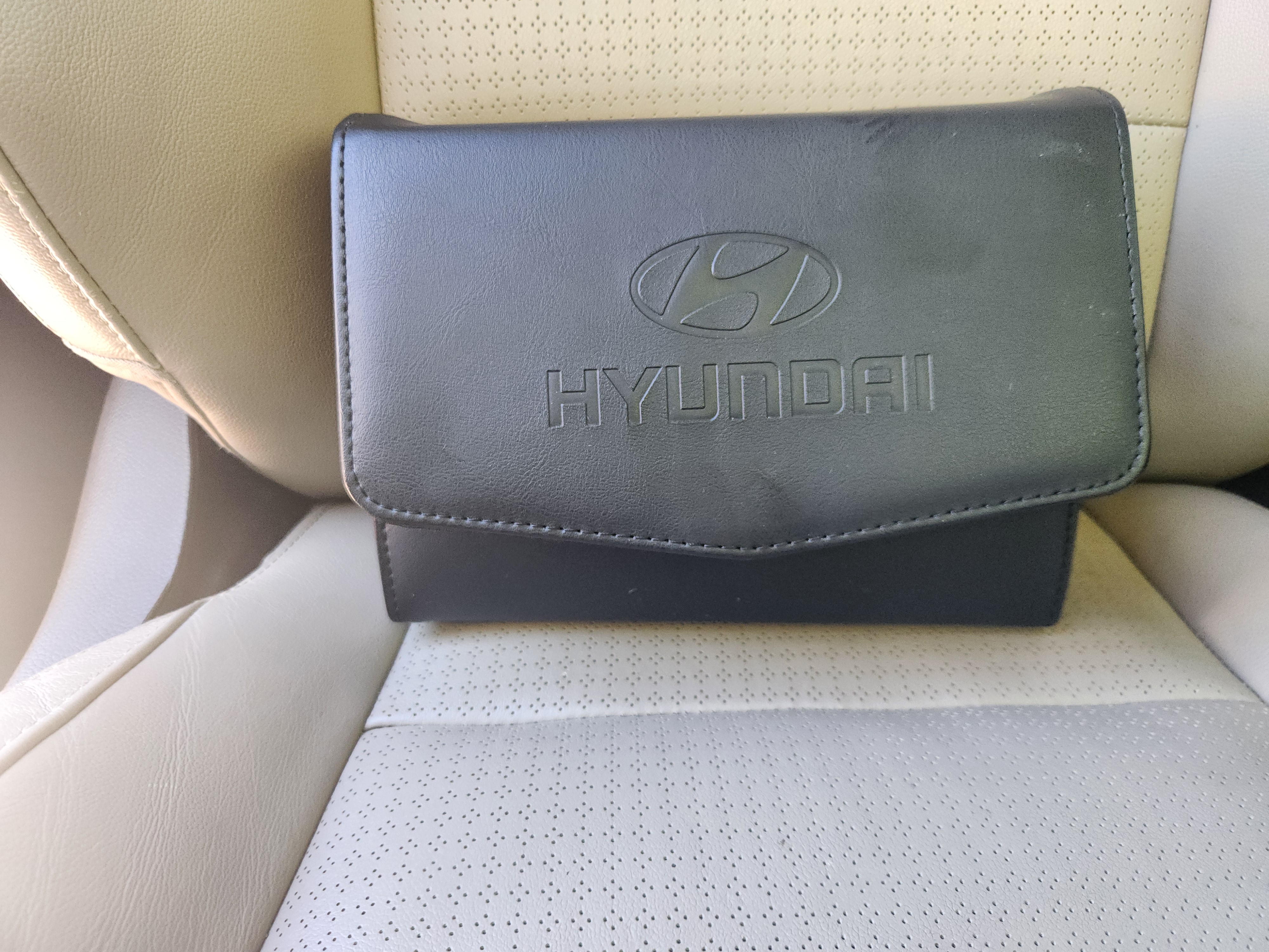 Used 2013 Hyundai Santa Fe Limited w/ Technology Pkg AWD/4WD image 11