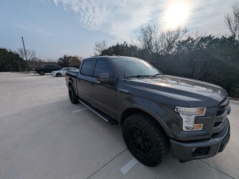 Used 2015 Ford F150 Lariat image 4