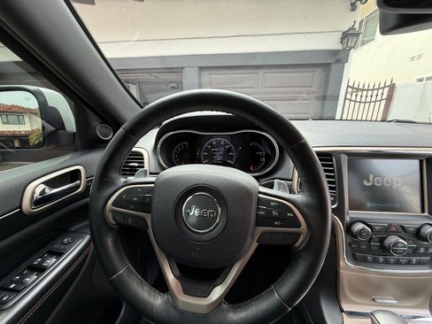 Used 2017 Jeep Grand Cherokee Laredo image 27