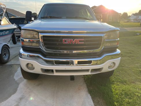 Used 2006 GMC Sierra 2500 SLE w/ Heavy-Duty Power Package AWD/4WD image 19
