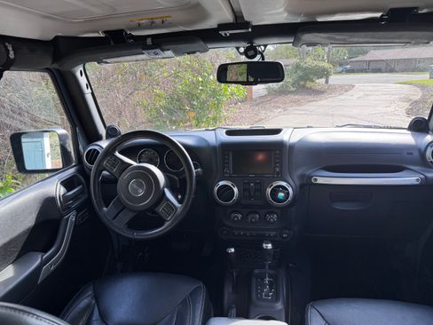 Used 2014 Jeep Wrangler Unlimited Sahara w/ Max Tow Package image 12