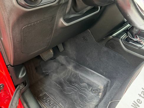 Used 2018 Jeep Wrangler Unlimited Rubicon AWD/4WD image 11