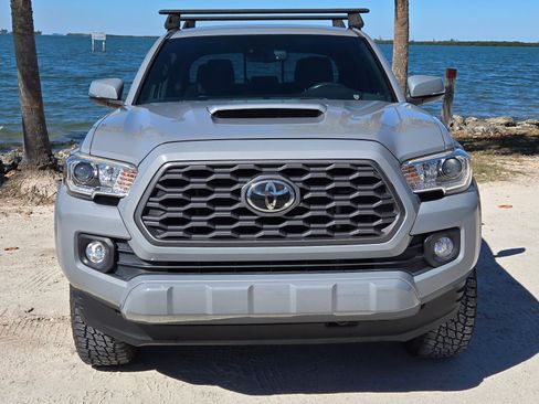 Used 2020 Toyota Tacoma TRD Sport image 2