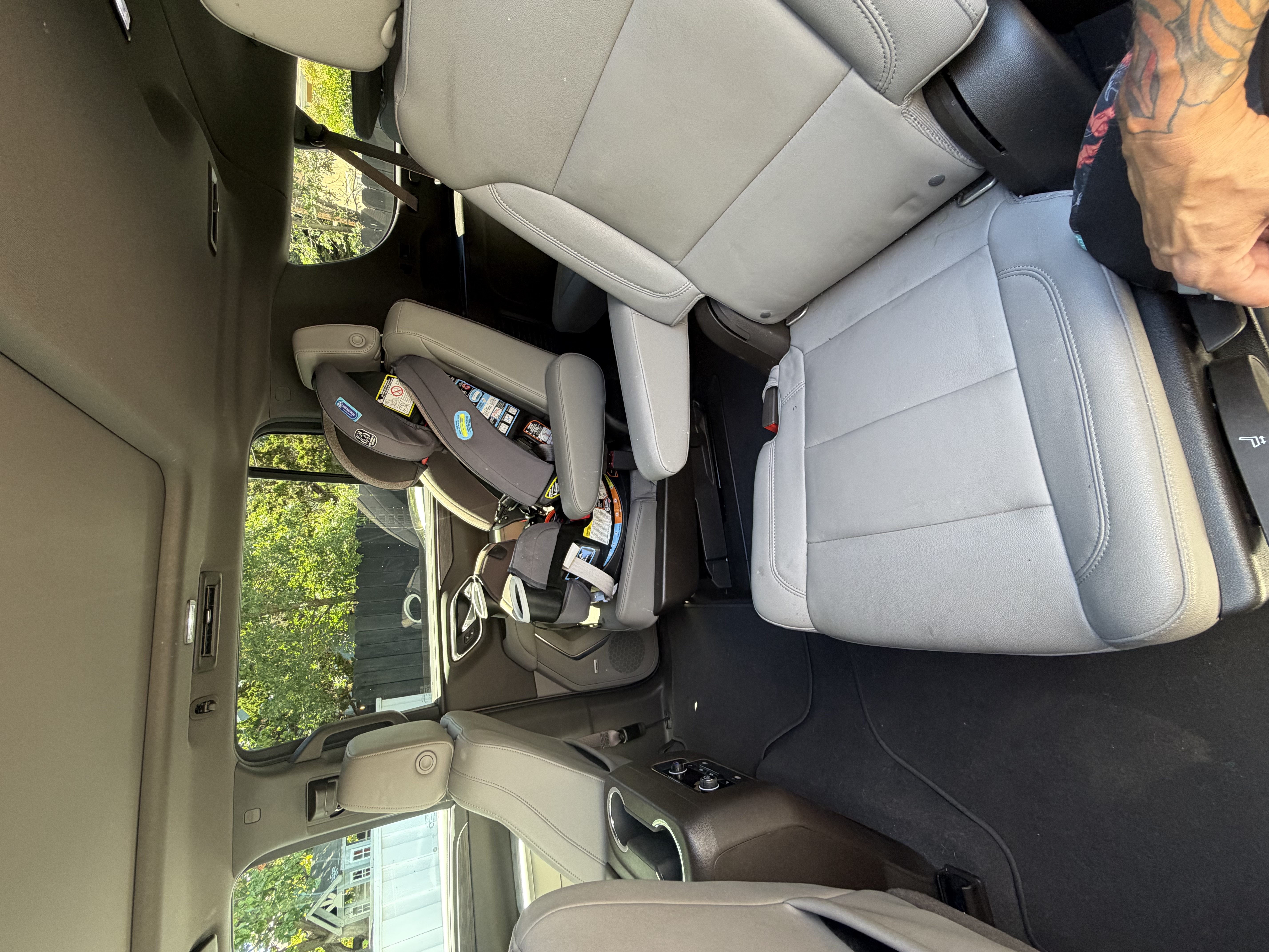 Used 2021 Chevrolet Suburban Z71 w/ Luxury Package AWD/4WD image 13
