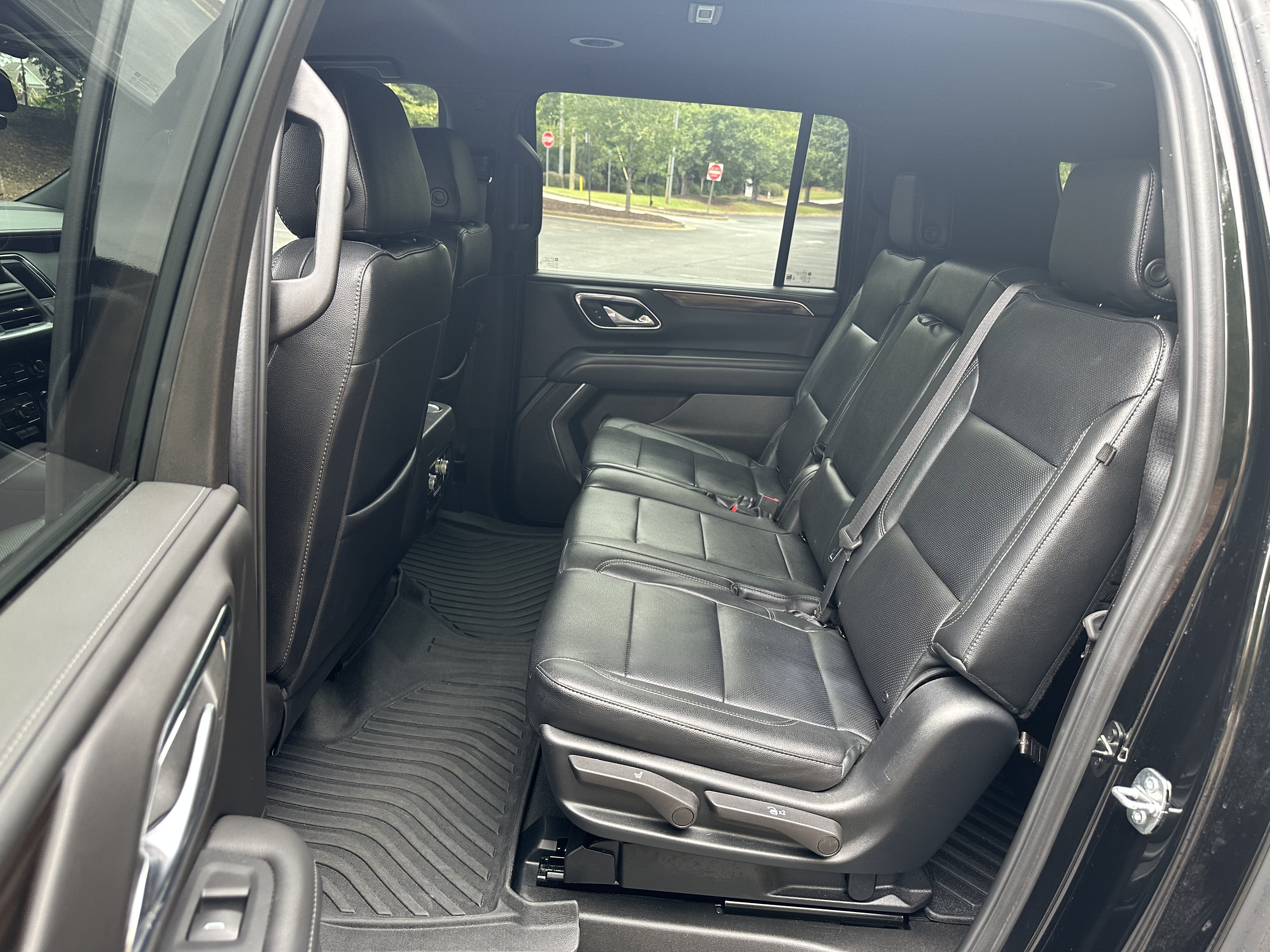 Used 2024 GMC Yukon XL SLE w/ Gmc Pro Safety Plus Package AWD/4WD image 14