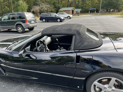 Used 2006 Chevrolet Corvette Convertible w/ Preferred Equipment Group image 12