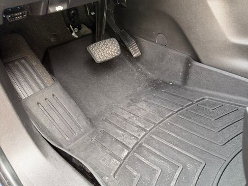 Used 2018 Chevrolet Equinox LT AWD/4WD image 18