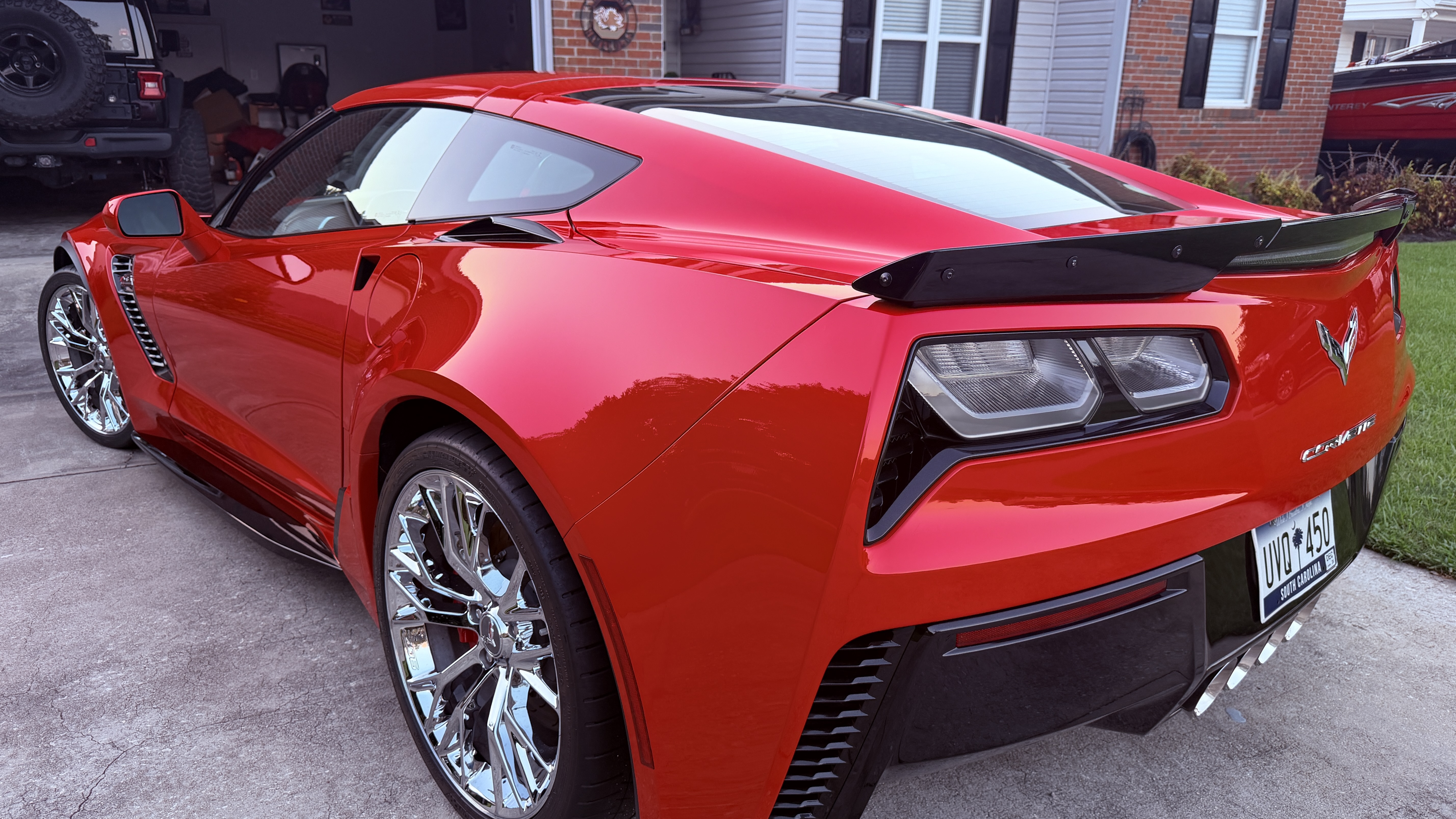 Used 2015 Chevrolet Corvette Z06 w/ 2LZ Preferred Equipment Group RWD image 2