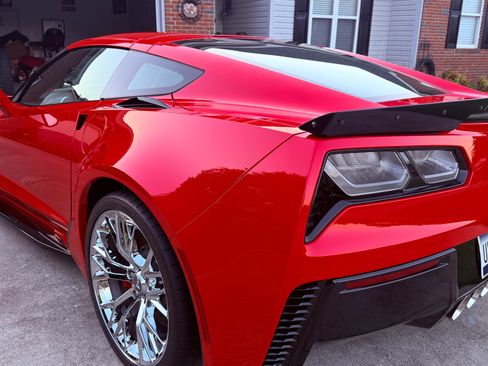 Used 2015 Chevrolet Corvette Z06 w/ 2LZ Preferred Equipment Group RWD image 2