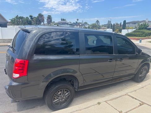 Used 2012 Dodge Grand Caravan SE FWD image 11
