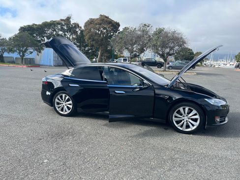 Used 2014 Tesla Model S 85 RWD image 17