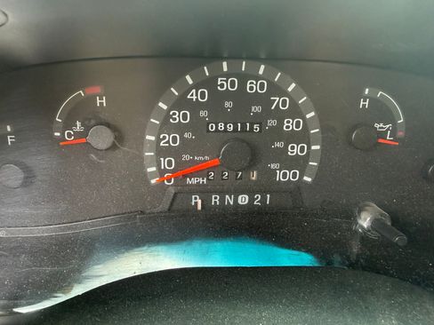 Used 2001 Ford E-150 and Econoline 150 RWD image 5