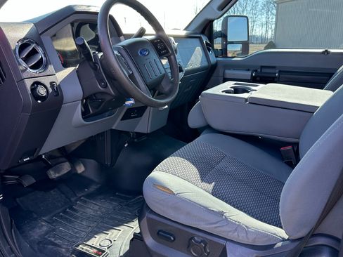 Used 2015 Ford F350 XLT w/ XLT Interior Package image 2