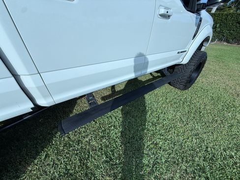 Used 2022 Ford F250 Lariat w/ Black Appearance Package image 11