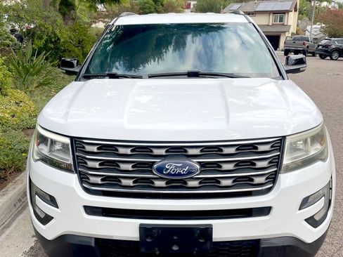 Used 2016 Ford Explorer XLT w/ Equipment Group 201A image 6