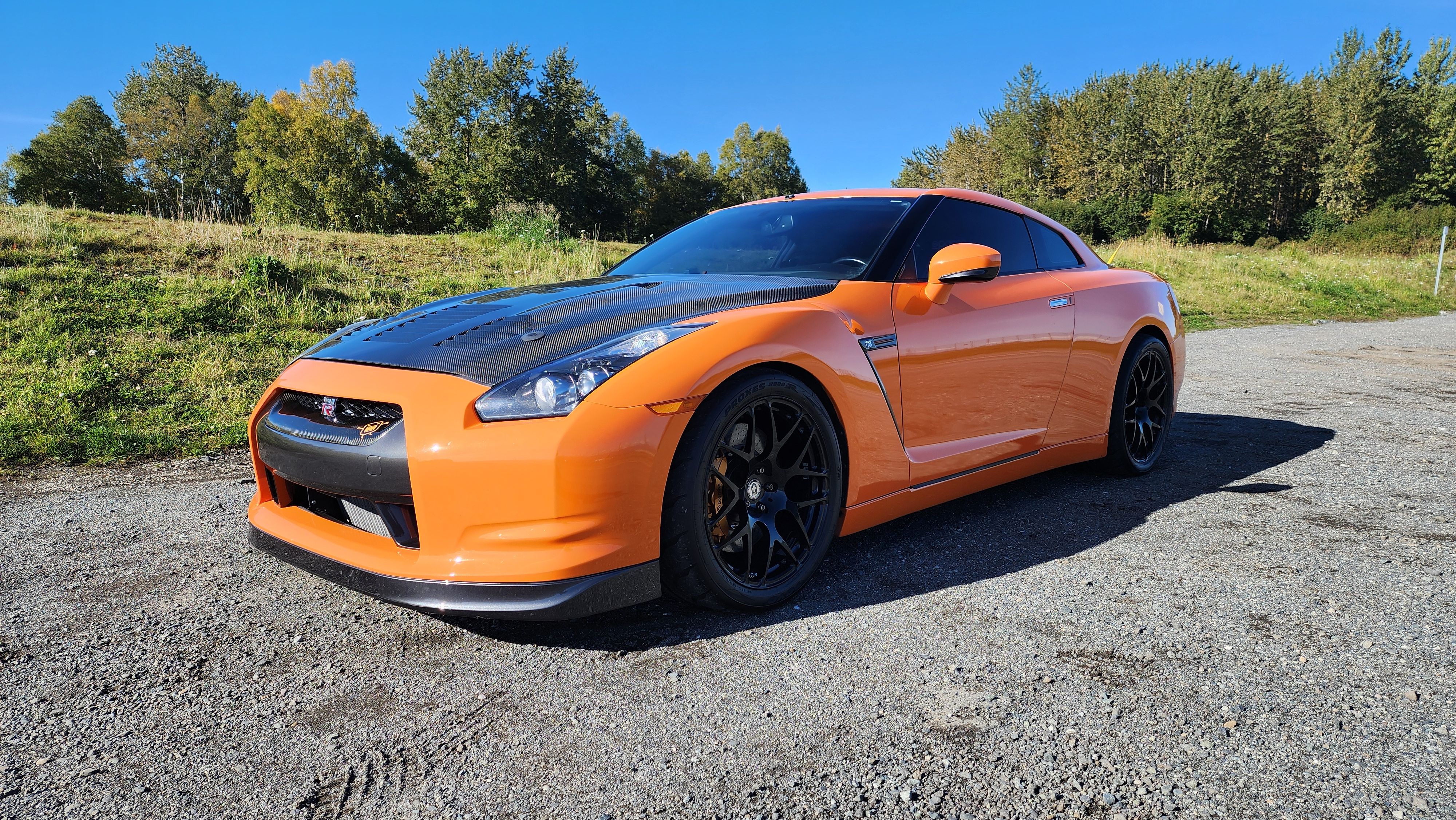 Used 2009 Nissan GT-R Premium AWD/4WD image 2