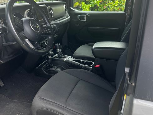 Used 2019 Jeep Wrangler Sport AWD/4WD image 9