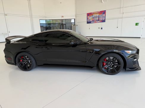 Used 2018 Ford Mustang Shelby GT350R w/ GT350R Equipment Group 920A RWD image 5