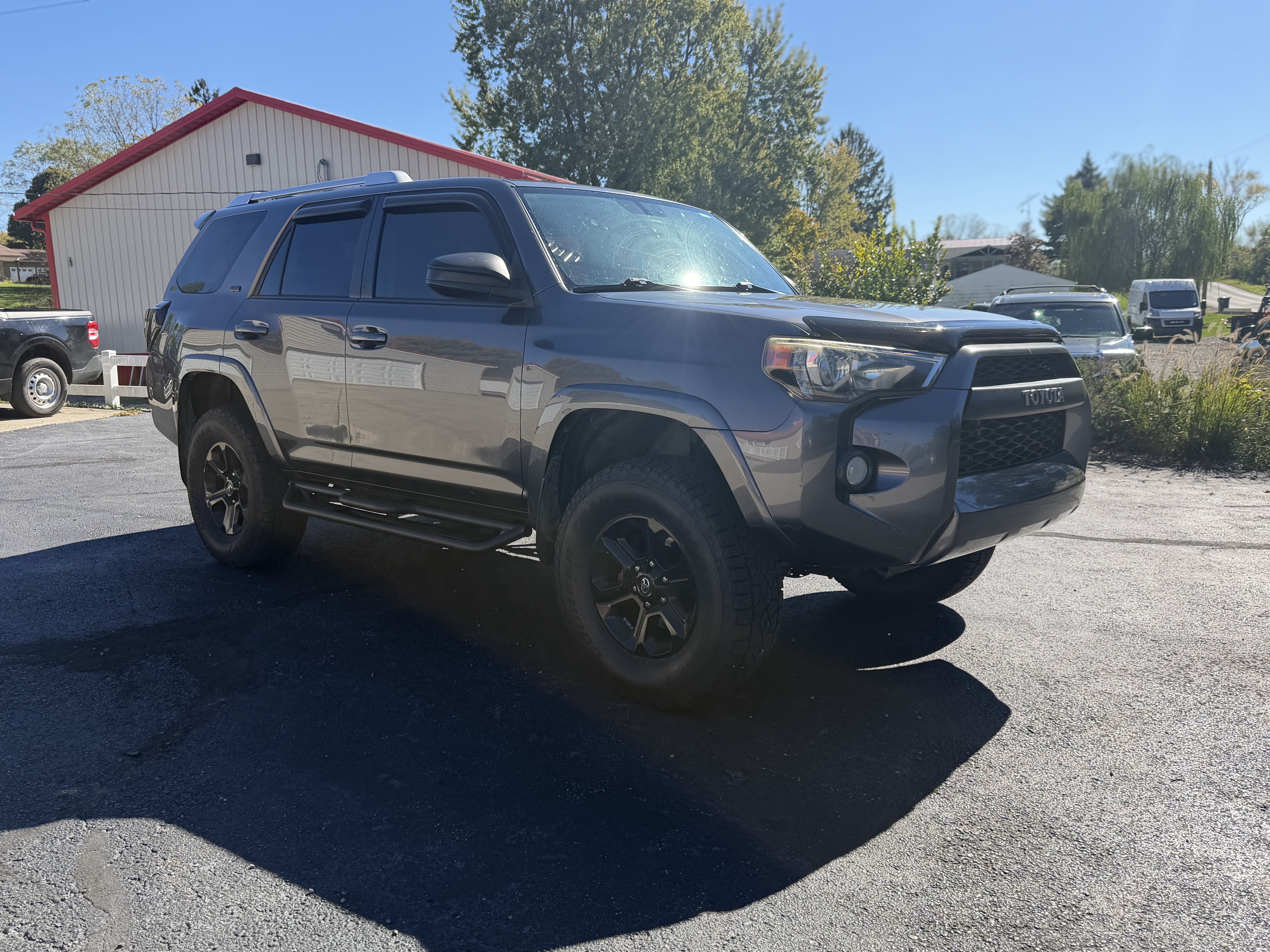 Used 2015 Toyota 4Runner SR5 AWD/4WD image 2