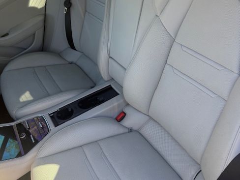 Used 2018 Porsche Panamera image 8