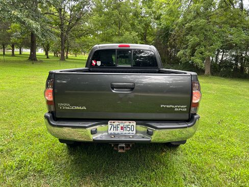 Used 2011 Toyota Tacoma PreRunner w/ SR5 Pkg #2 image 8