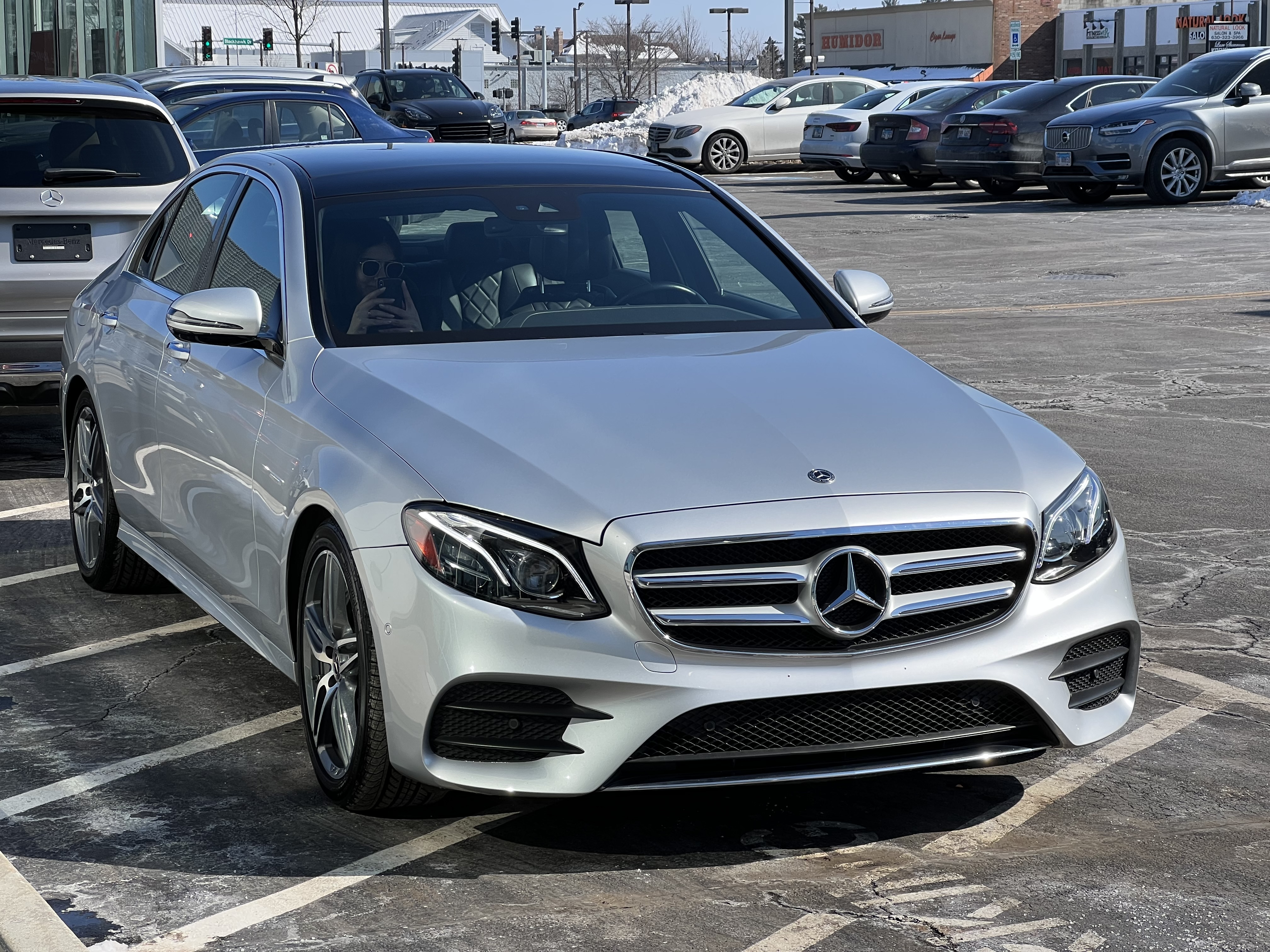 Used 2018 Mercedes-Benz E 400 4MATIC Sedan image 2