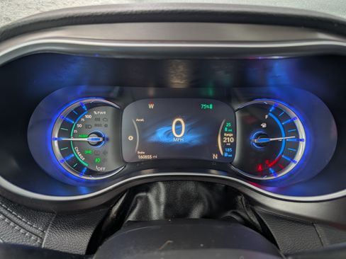 Used 2018 Chrysler Pacifica Limited w/ Advanced Safetytec Group image 11