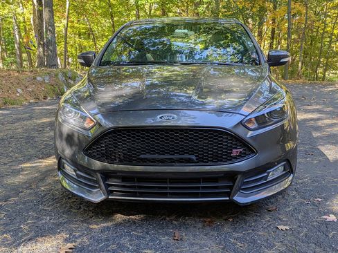 Used 2017 Ford Focus ST w/ Equipment Group 401A FWD image 2