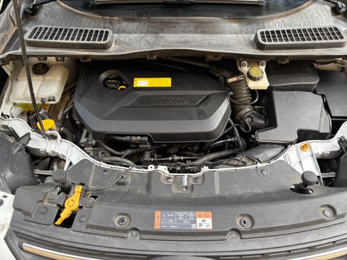 Used 2015 Ford Escape SE image 2